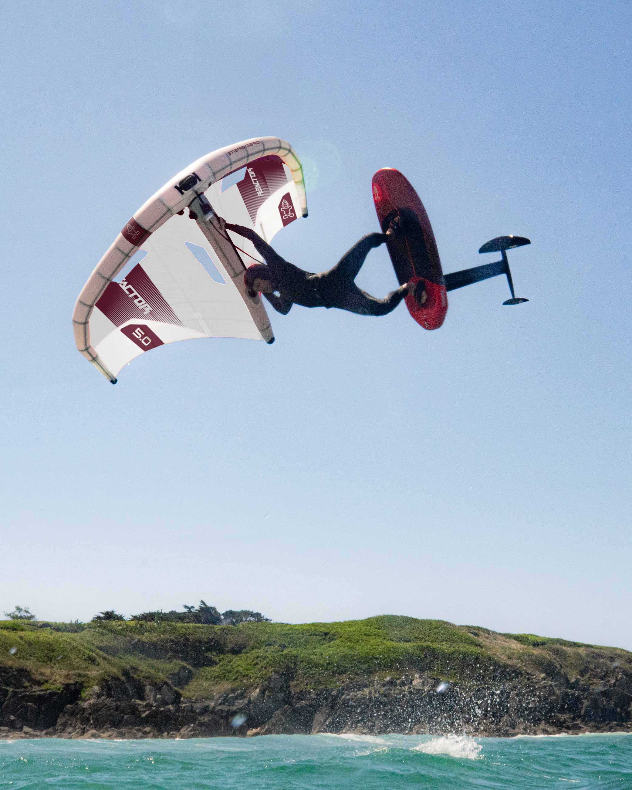 Reactor Wing: white and red kiteboard with black fins