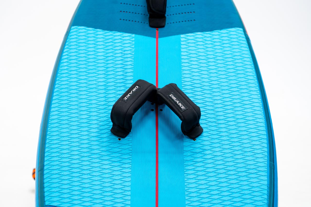 ADJUSTABLE FOOTSTRAPS INCLUDED