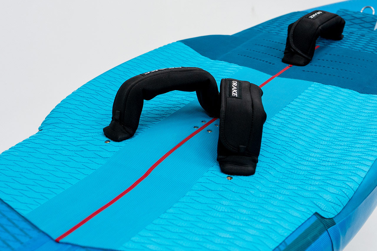 ADJUSTABLE FOOTSTRAPS INCLUDED