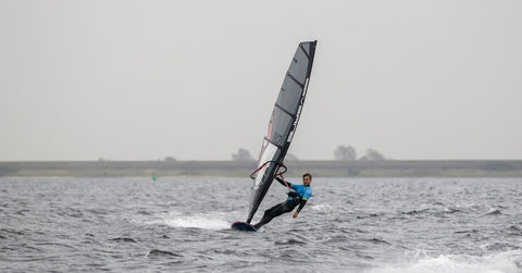 Extreme windsurfing: Freezing session in Denmark